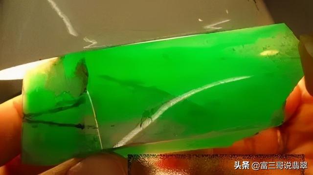 怎样用强光手电看是不是翡翠原石,鉴定翡翠原石手电用什么光的-第8张图片-翡翠网