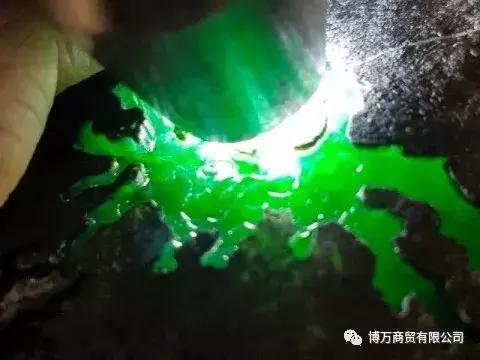 莫西沙玻璃种原石莫西沙厚皮的翡翠原石特点-第8张图片-翡翠网