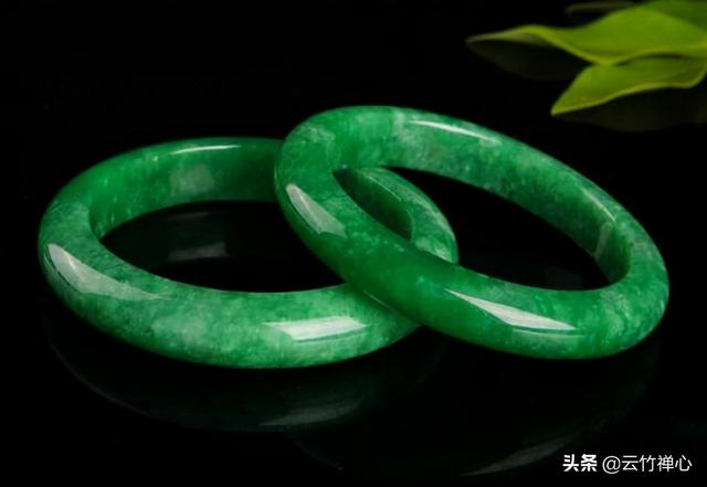 翡翠豆种一般什么价格,豆种翡翠手镯的价位-第3张图片-翡翠网