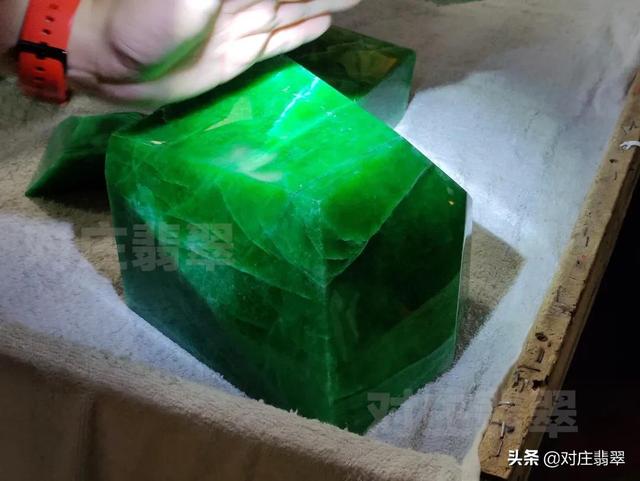 什么是83翡翠83翡翠价格-第5张图片-翡翠网