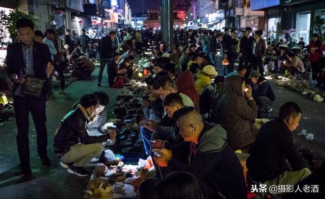 翡翠原石摆摊市场中国最大的翡翠市场-第1张图片-翡翠网