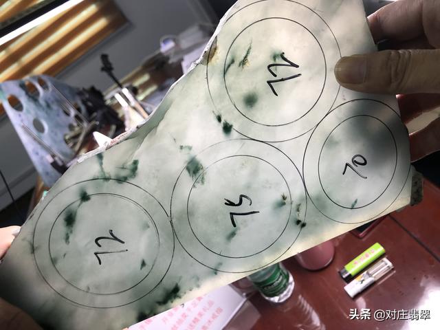 翡翠手镯65的厚度算薄吗翡翠手镯子密度高好还是低好-第4张图片-翡翠网