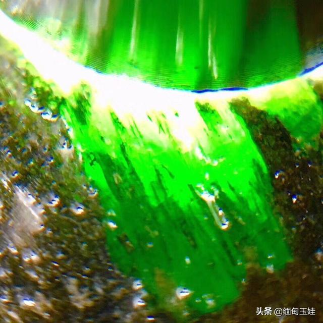 莫西沙赌石最老的皮壳,白盐沙冰种翡翠原石尺寸-第2张图片-翡翠网