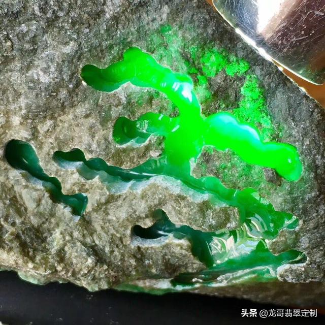 浅蓝绿色油青翡翠原石蓝绿色油青翡翠-第2张图片-翡翠网