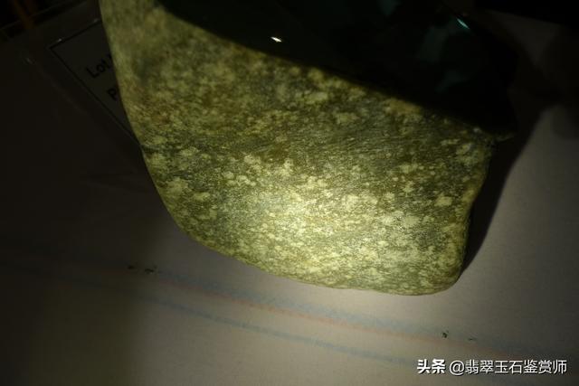 翡翠金丝绿图片,金丝绿翡翠的原石-第2张图片-翡翠网