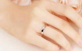 女的结婚带戒指戴哪个手指,女人结婚戴什么戒指