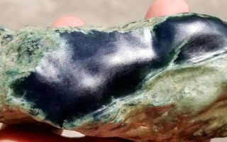 如何根据原石皮壳特征判断翡翠内部好坏？