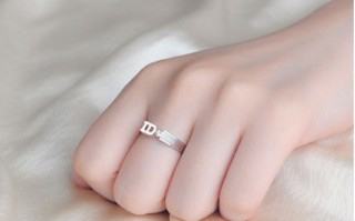 求婚戒指戴女孩哪个手指求婚戒指戴女人哪个手