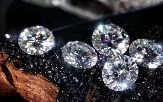 钻石和莫桑石的区别 详见天然钻石协会钻石与莫桑石的区别