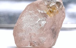 钻石原石价格多少一克拉天然钻石原石多少钱一克拉