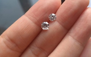 莫桑钻和钻石火彩颜色一样吗值钱吗,莫桑钻和钻石火彩颜色一样吗