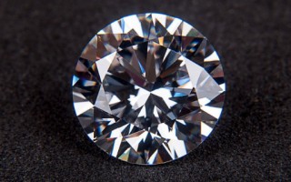 无色锆石与钻石区别锆石和钻石有什么不一样