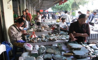 中国翡翠原石交易市场在哪里中国翡翠原石交易市场在哪里啊