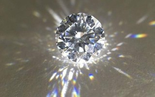 怎样区分莫桑钻和钻石,怎么分辨莫桑钻和钻石的区别