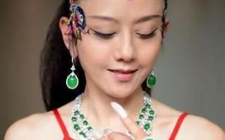 杨丽萍身上戴的翡翠值多少钱？