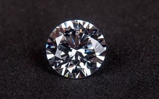 莫桑钻与锆石相比之下哪个值得买吗莫桑钻锆石和钻石的区别