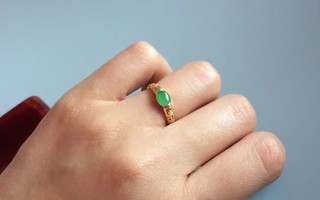 翡翠戒指寓意美好，不同人群如何选购翡翠戒指呢？