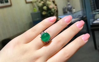 线下实体店卖祖母绿戒指的有哪些品牌？祖母绿戒指可以跟钻戒一样当结婚戒指吗？