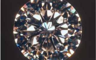 莫桑钻和钻石火彩涂对比哪个好,莫桑钻和钻石火彩涂对比