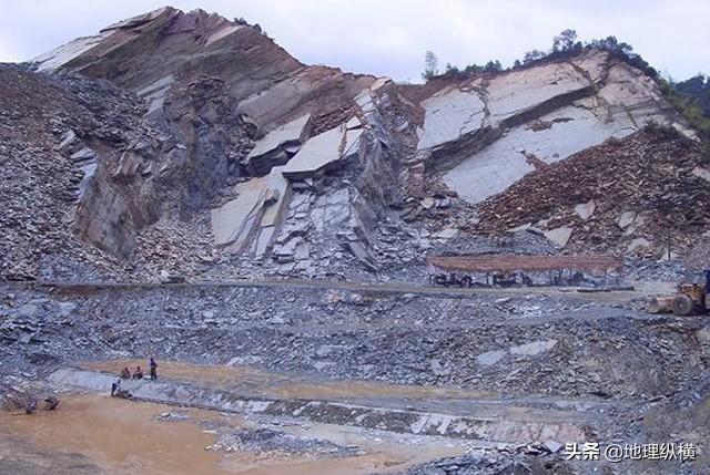 缅甸翡翠矿是怎么形成的？为什么这次采矿塌方造成200人失踪？-第4张图片-翡翠网