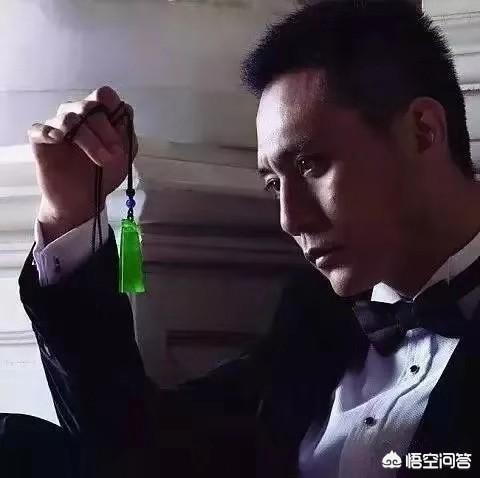 如何佩戴翡翠才能显得有格调？-第9张图片-翡翠网