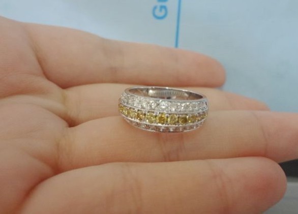 【卡卡珠宝】晒一个18K金的光面手镯和一个三排钻钻的戒指-第6张图片-翡翠网