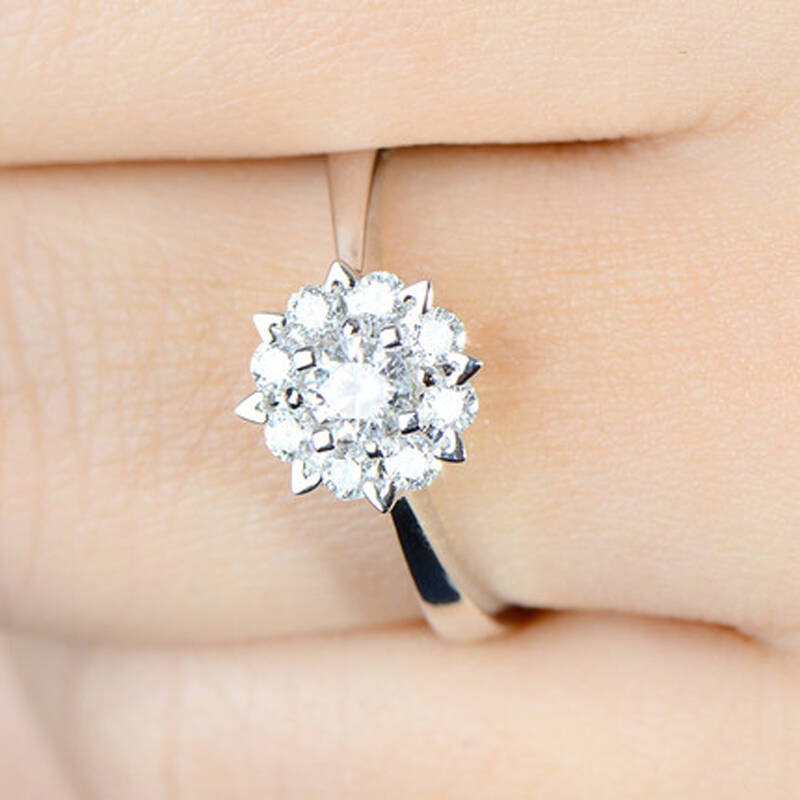 18k金和钻石戒指平时需要注意什么18k金钻石戒指和钻石戒指的区别-第2张图片-翡翠网