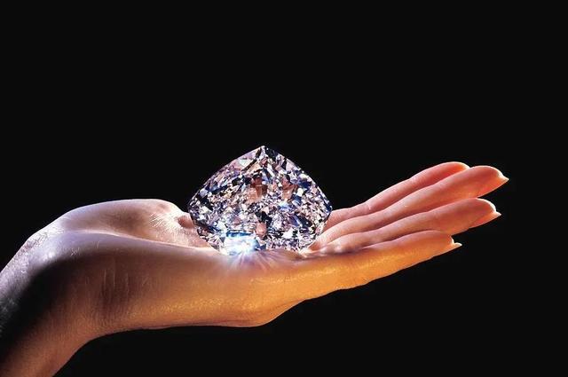 世界上最大的钻石戒指多少克拉啊世界上最大的钻石戒指多少克拉-第1张图片-翡翠网