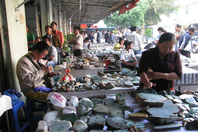 中国翡翠原石交易市场在哪里中国翡翠原石交易市场在哪里啊-第1张图片-翡翠网