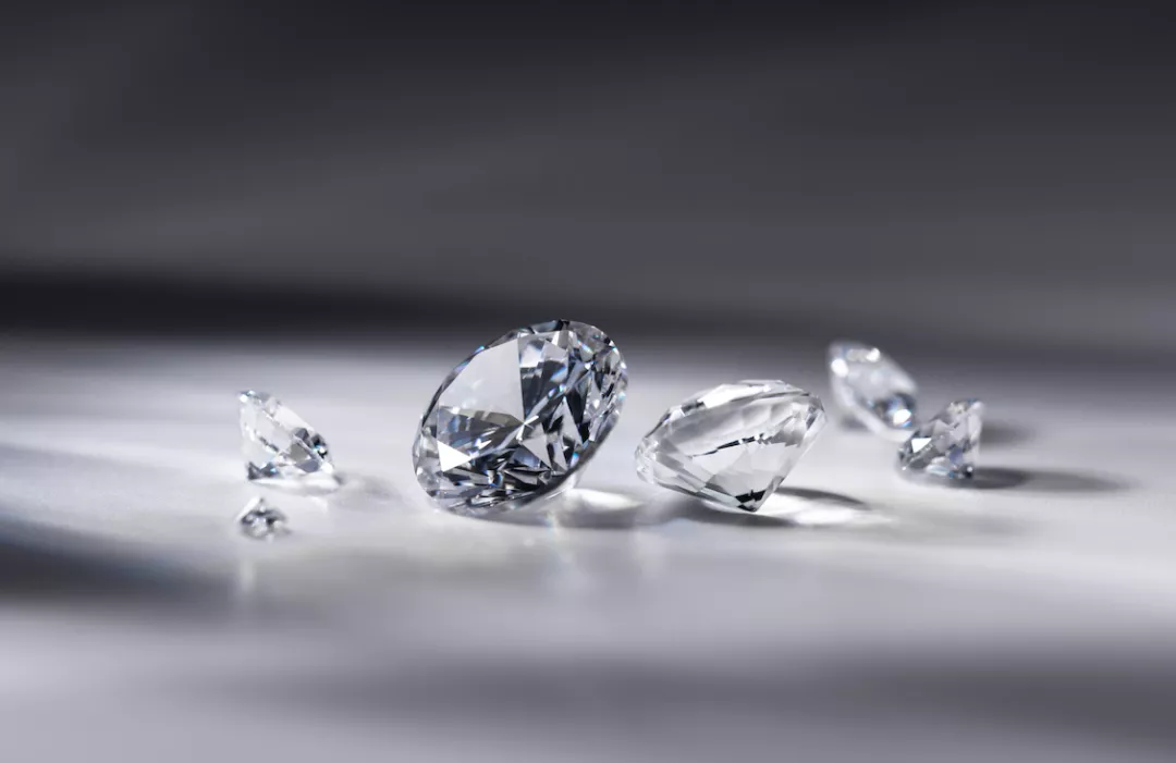 锆石一眼就能看出是假钻石吗钻石和锆石有什么区别-第2张图片-翡翠网
