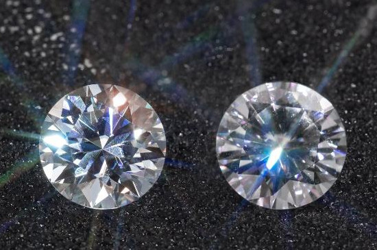 莫桑钻和钻石哪个硬莫桑钻和钻石的硬度一样吗-第1张图片-翡翠网