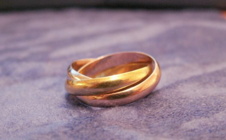一个戒指大概多少克黄金值钱,一个戒指大概多少克黄金-第1张图片-翡翠网