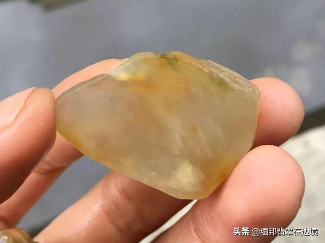 黄盐沙翡翠原石视频台湾翡翠原石翻沙-第2张图片-翡翠网