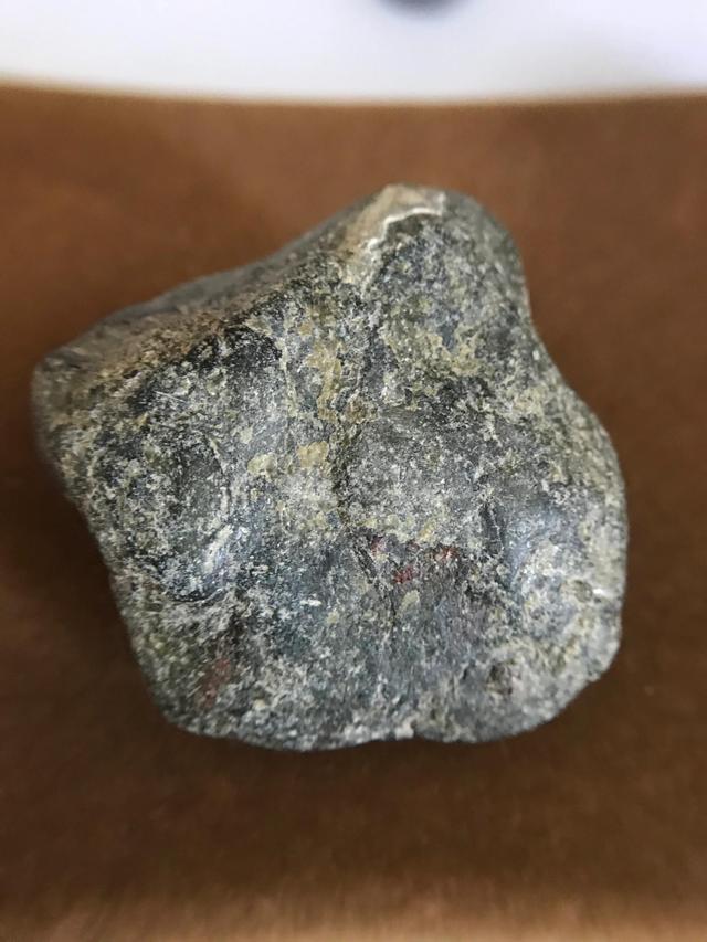 翡翠原石种怎样辨别翡翠原石的没抛光怎么看种-第1张图片-翡翠网