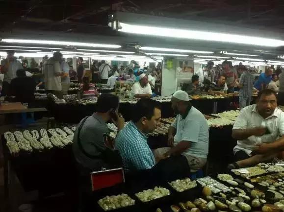 日照玉器翡翠原石批发市场翡翠原石交易市场在哪-第12张图片-翡翠网