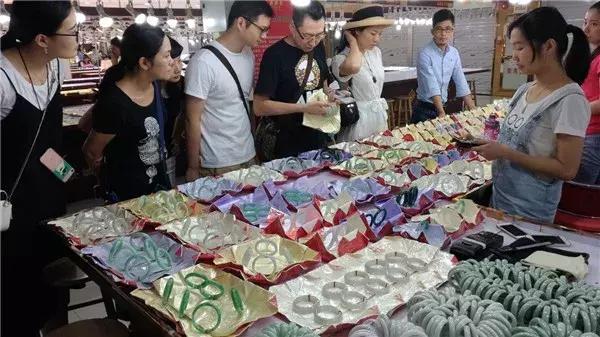 中国珠宝属于哪个档次,中国十大珠宝品牌排名-第8张图片-翡翠网