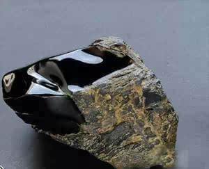 有灵气的翡翠原石的简单介绍-第2张图片-翡翠网