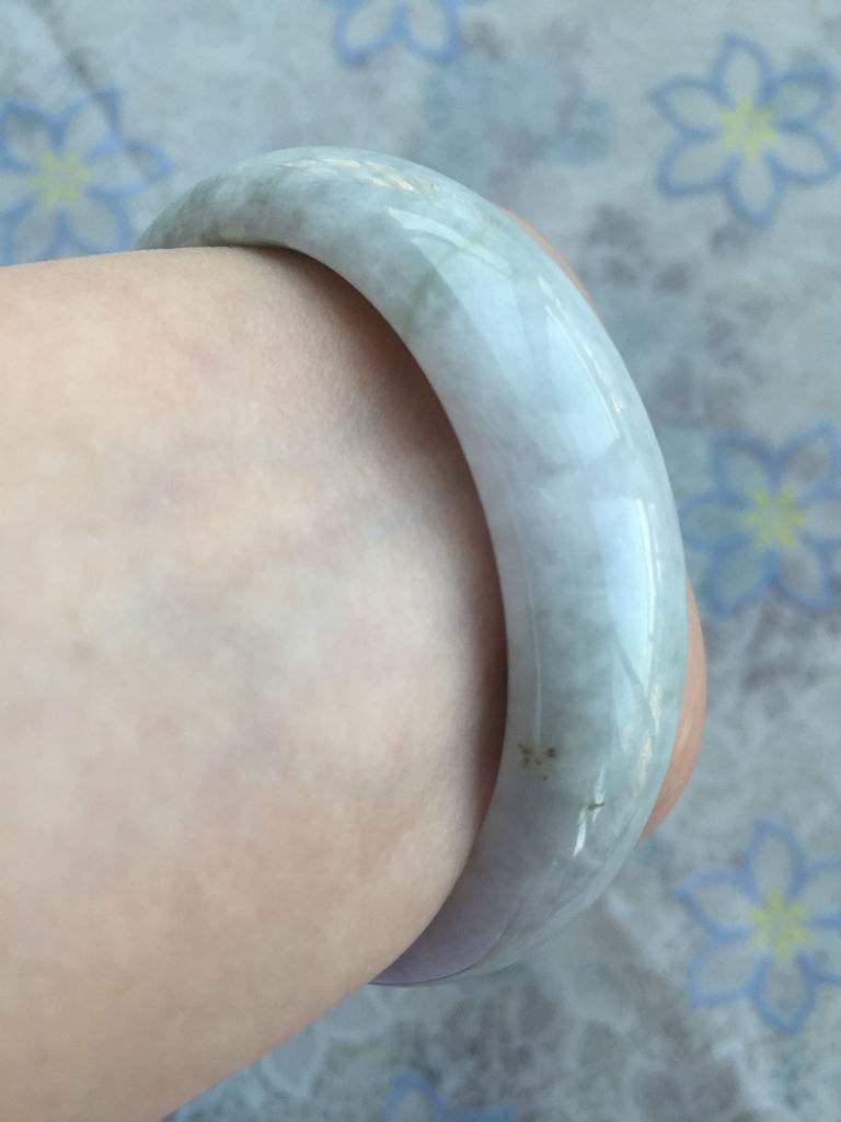 翡翠镯子宽的好还是细的好细豆种翡翠手镯图片-第1张图片-翡翠网