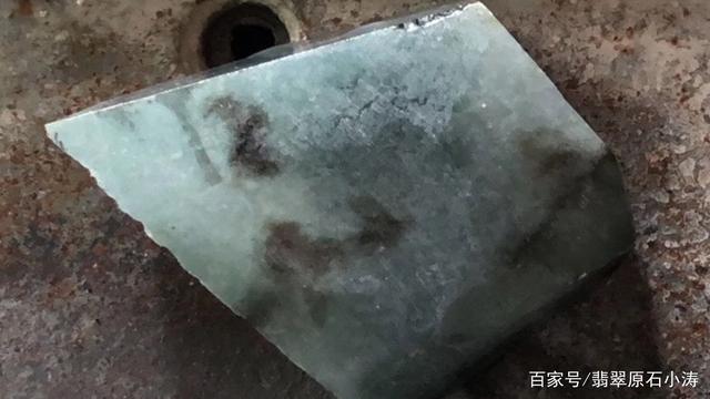 翡翠原石内部出现脏是什么翡翠原石脏图片-第1张图片-翡翠网