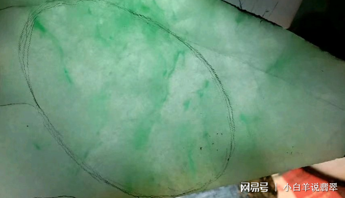 3斤重飘绿花翡翠原石什么价,飘阳绿翡翠手镯价格-第1张图片-翡翠网