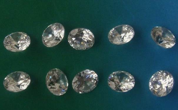 人工锆石和钻石的区别,人工锆石和钻石的区别是什么-第1张图片-翡翠网
