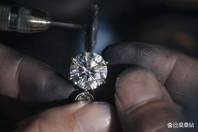 人工培育钻石戴久了会怎么样,培育钻石和莫桑石哪个更好